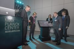 Max Planck president Martin Stratmann opens the new Max Planck Center in Twente