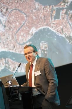 Eberhard Bodenschatz, director at the MPIDS in Göttingen, explains the research foci of the new Max Planck Center.