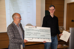 Direktor Theo Geisel, Auszubildender Sebastian Hambrock