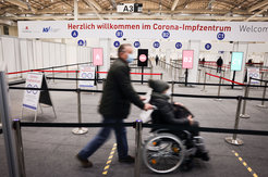 The long road out of the pandemic: vaccinations are the only viable protection against the dangers posed by the Sars-CoV-2 virus. But as long as only a relatively small part of the population is protected in this way, it will be possible to control the incidence of infection with differentiated step-by-step plans.