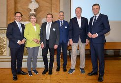 From left to right: Falko Mohrs, Minister for Science and Culture of Lower Saxony; Petra Broistedt, Mayor of Göttingen; Eberhard Bodenschatz, Managing Director of MPI-DS; Ramin Golestanian, Director at MPI-DS; Axel Schölmerich, President of the University of Göttingen; Patrick Cramer, President of the Max Planck Society